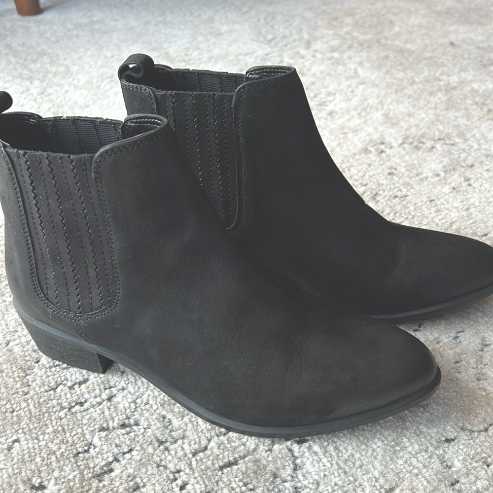 Steve Madden black pull-on ankle boots 8.5